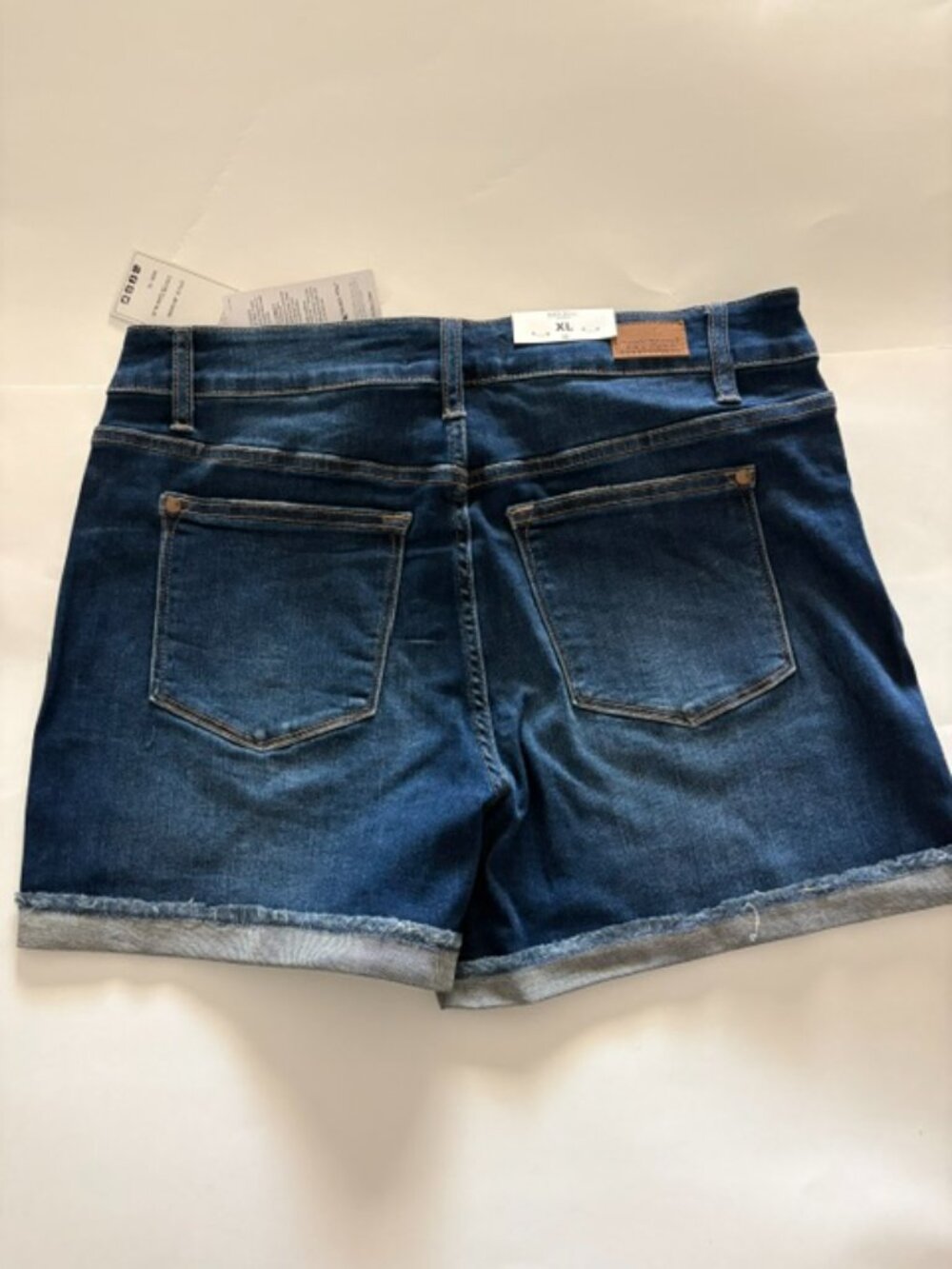 Judy Blue Stretch Cuffed Hem Denim Shorts Dark Wash-XL NWT - Picture 2 of 3